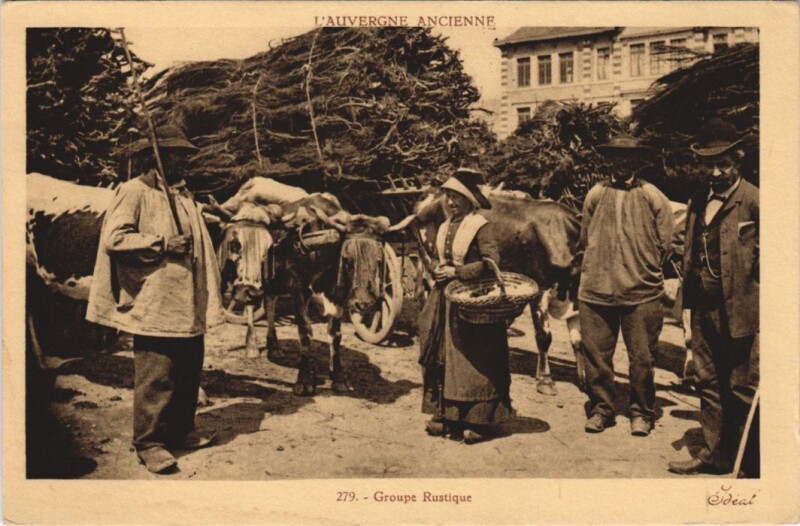 Carte postale ancienne L'Auvergne Ancienne - Groupe Rustique