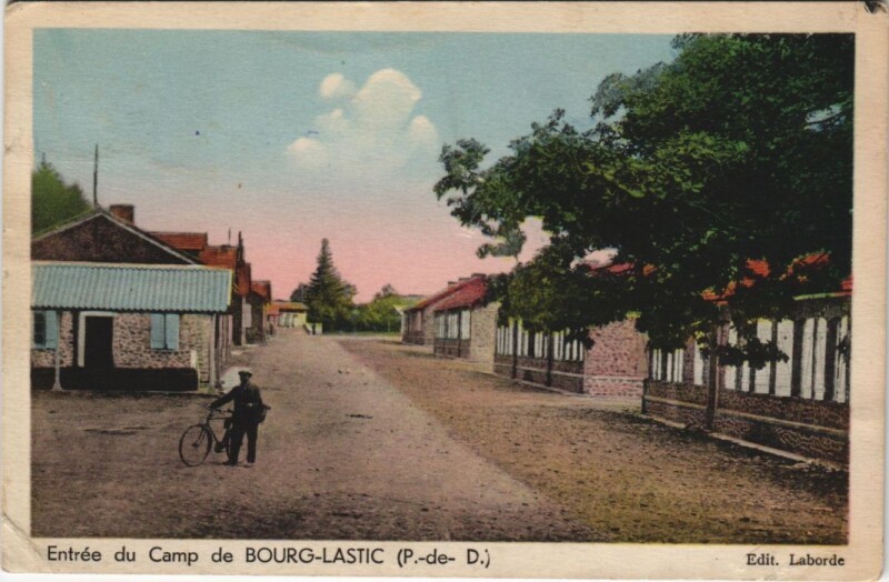 Carte postale ancienne Bourg-Lastic Entree du Camp de Bourg-Lastic à Bourg-Lastic