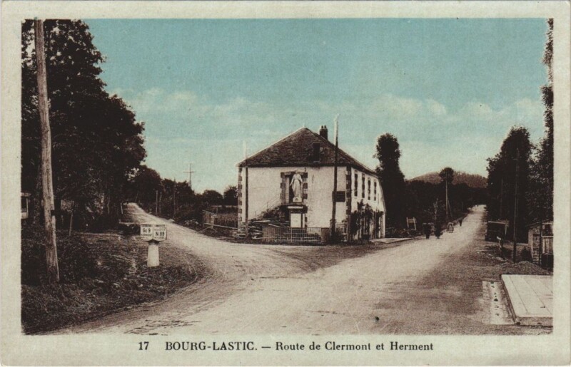 Carte postale ancienne Bourg-Lastic Route de Clermont et Herment à Bourg-Lastic