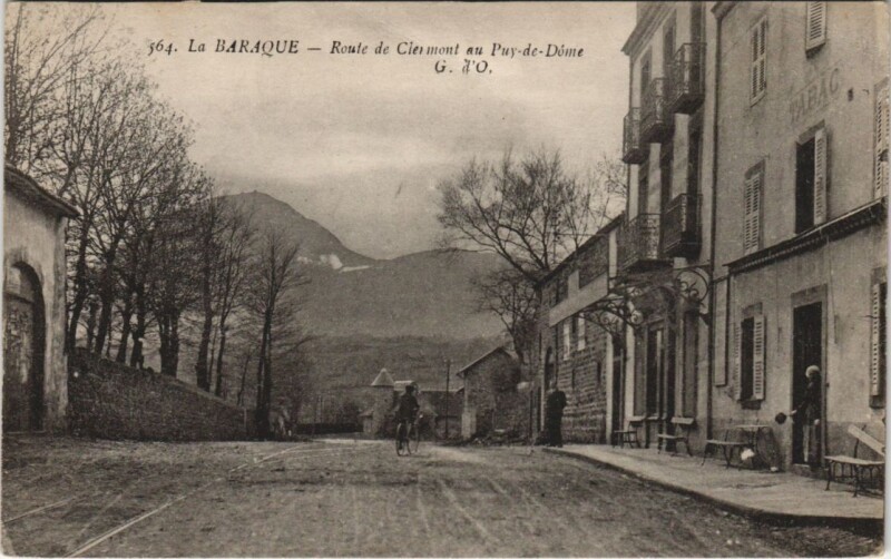 Carte postale ancienne La Baraque Route de Clermont au Puy de Dome