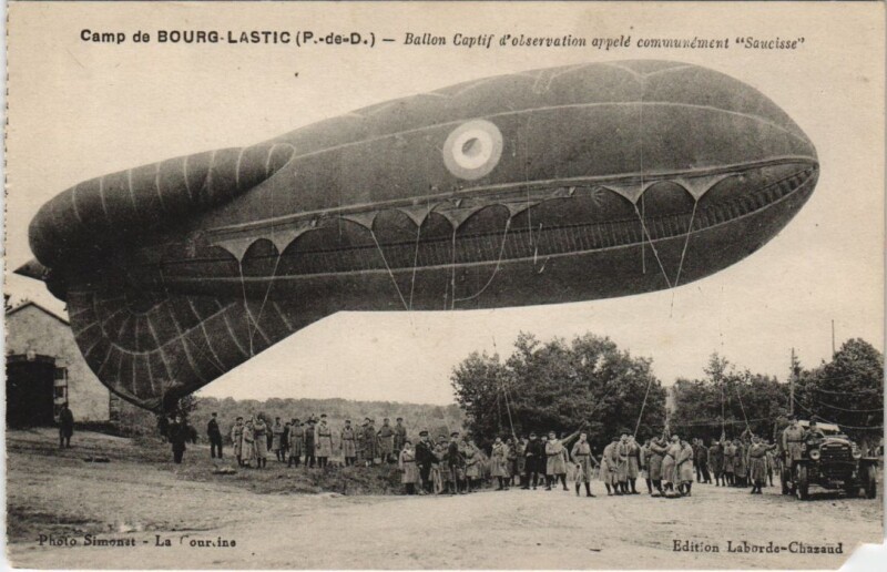 Carte postale ancienne Bourg-Lastic Camp de Bourg-Lastic - Ballon - Airship à Bourg-Lastic