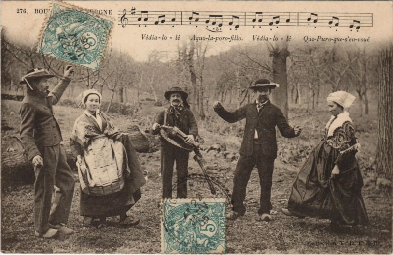 Carte postale ancienne La Bourree d'Auvergne - Folklore