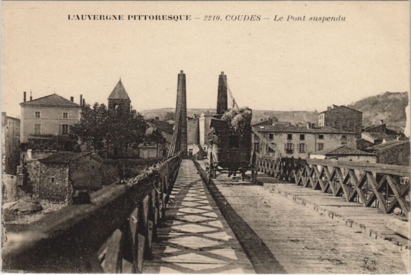 Carte postale ancienne Coudes Le Pont Suspendu à Coudes