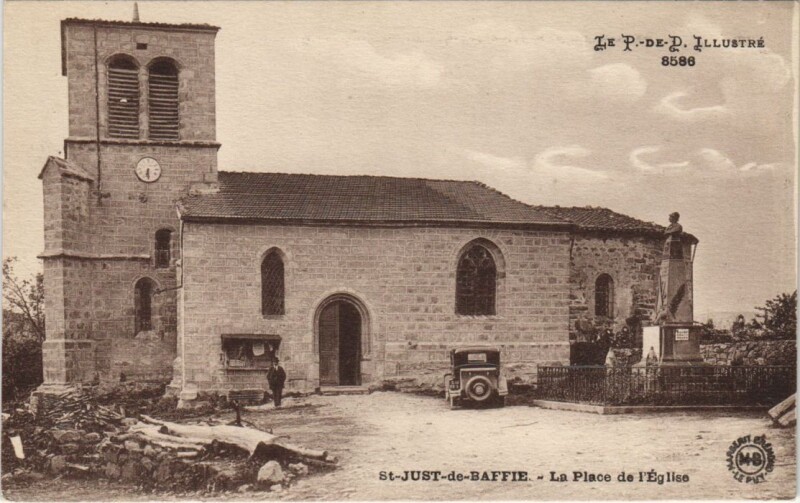 Carte postale ancienne Saint-Just-de-Baffie La Place de l'Eglise à Baffie