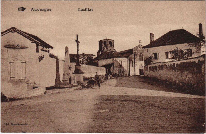 Carte postale ancienne Luzillat Town Scene à Luzillat