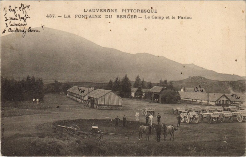 Carte postale ancienne La Fontaine du Berger - Le Camp et le Pariou