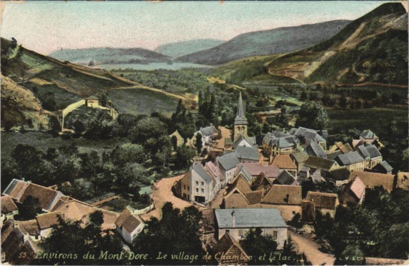 Carte postale ancienne Chambon-sur-Lac et le Lac à Chambon-sur-Lac