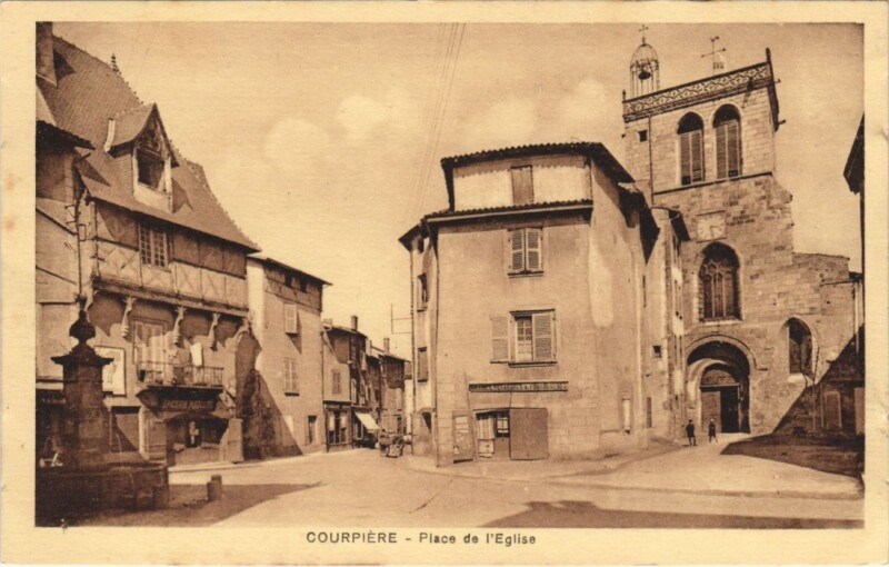 Carte postale ancienne Courpiere Place de l'Eglise