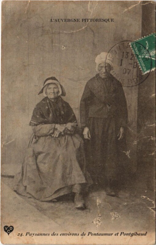 Carte postale ancienne Paysans des Environs de Pontaumur et Pontgibaud à Pontaumur
