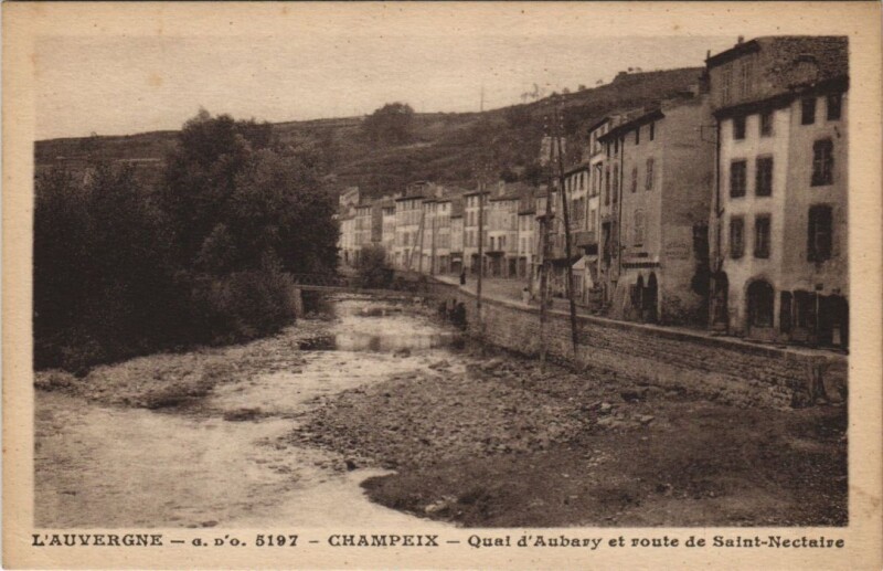Carte postale ancienne Champeix Quai d'Aubary et Route de Saint-Nectaire à Champeix