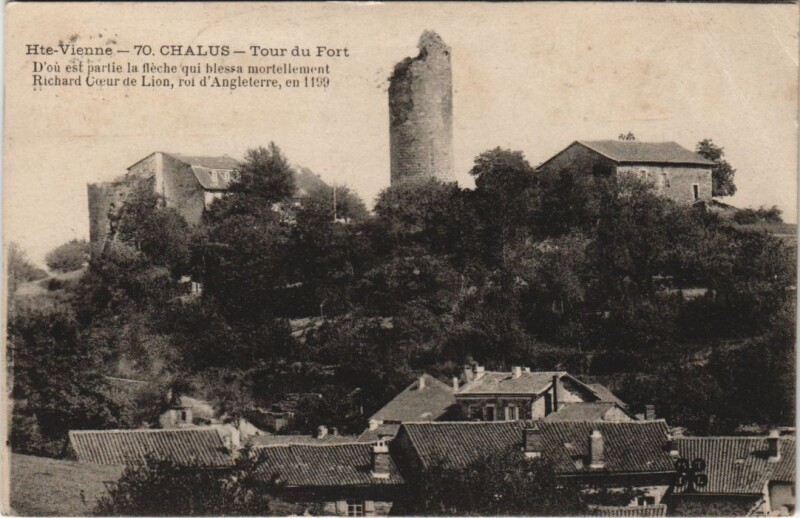 Carte postale ancienne Chalus Tour du Fort à Chalus