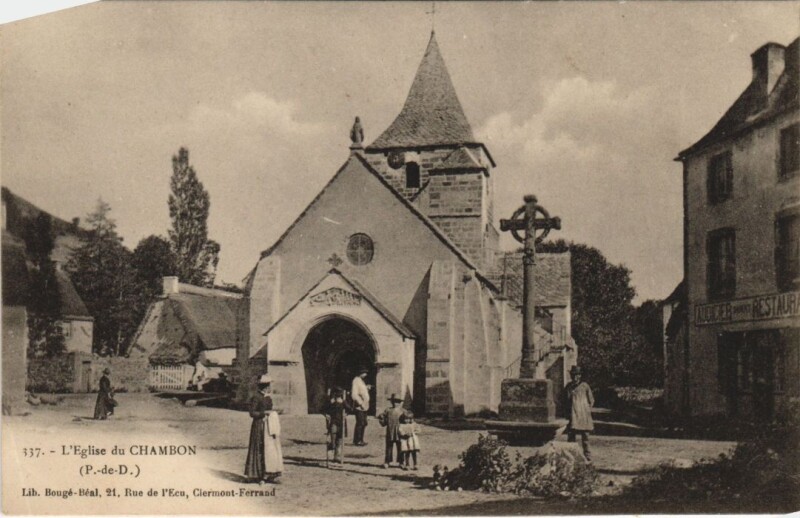 Carte postale ancienne Chambon-sur-Lac L'Eglise à Chambon-sur-Lac