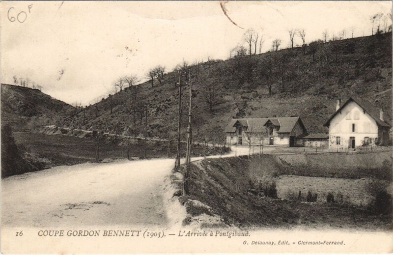 Carte postale ancienne Pontgibaud L'Arrivee à Pontgibaud