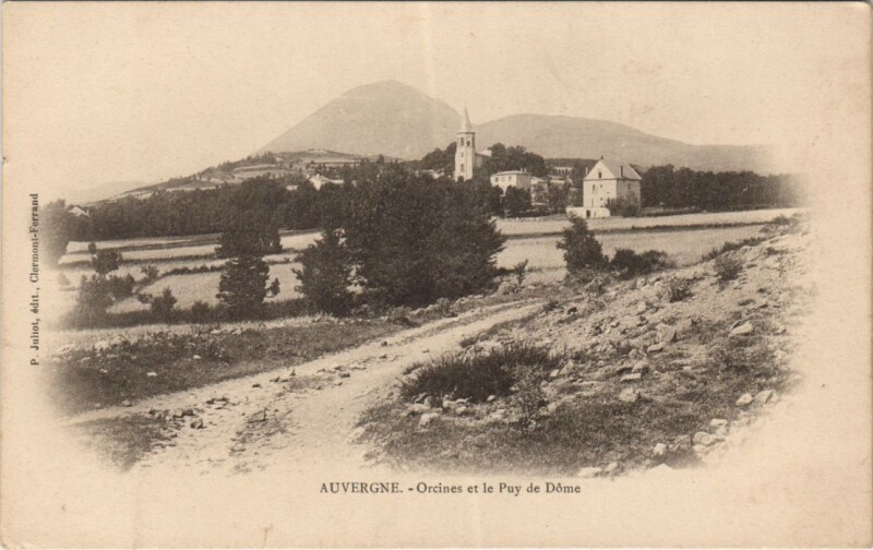 Carte postale ancienne Orcines et le Puy de Dome à Orcines