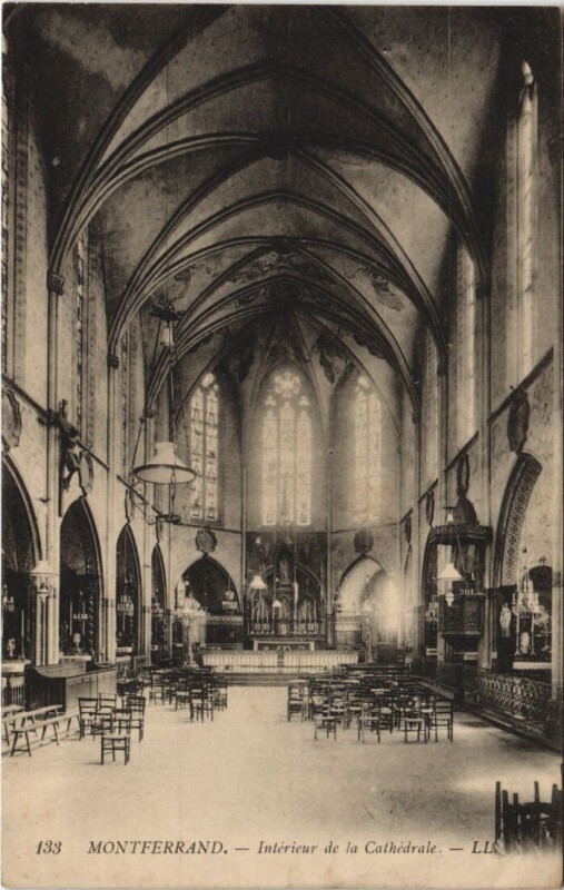 Carte postale ancienne Montferrand Interieur de la Cathedrale