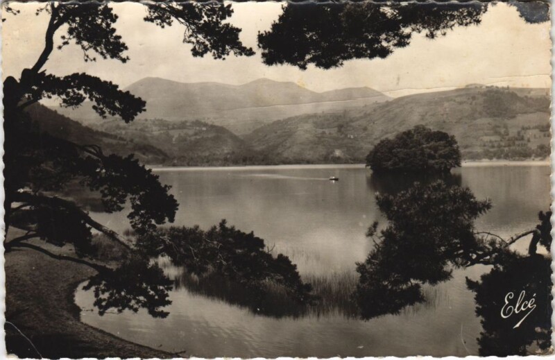 Carte postale ancienne Le Lac Chambon vu de la Belle Foret