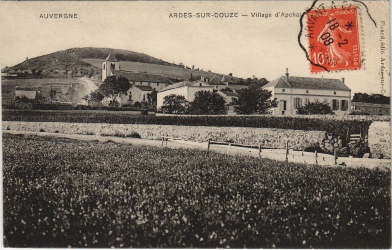 Carte postale ancienne Ardes-sur-Couze Village Scene à Ardes