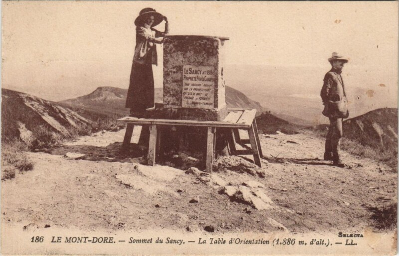 Carte postale ancienne Le Mont-Dore Sommet du Sancy - La Table d'Orientation à Mont-Dore