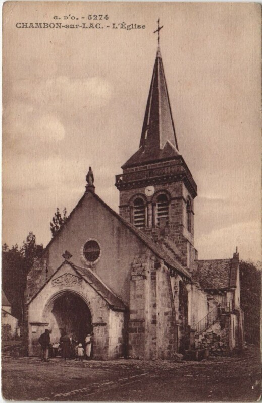 Carte postale ancienne Chambon-sur-Lac L'Eglise à Chambon-sur-Lac