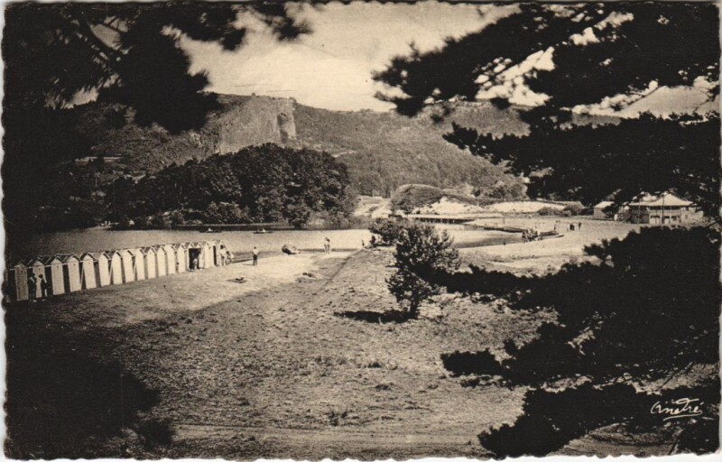 Carte postale ancienne La Plage et le Chalet du Lac Chambon