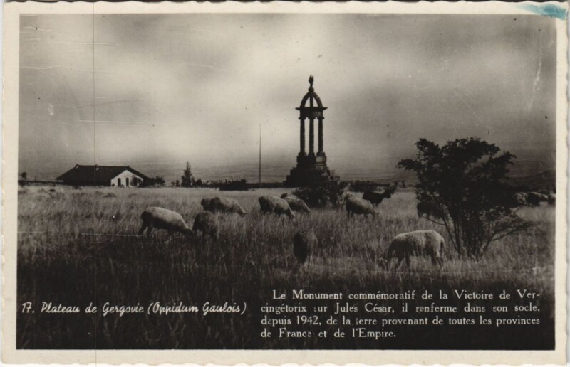 Carte postale ancienne Plateau de Gergovie - Monument