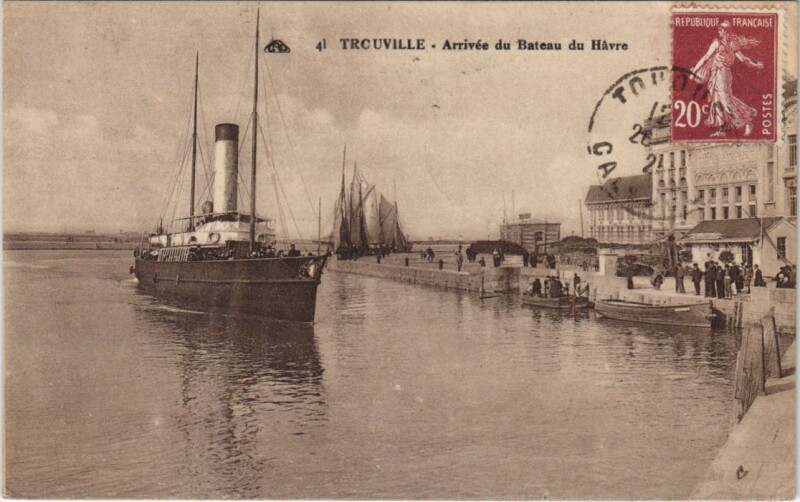 Carte postale ancienne Trouville Arrivee du Bateau du Havre