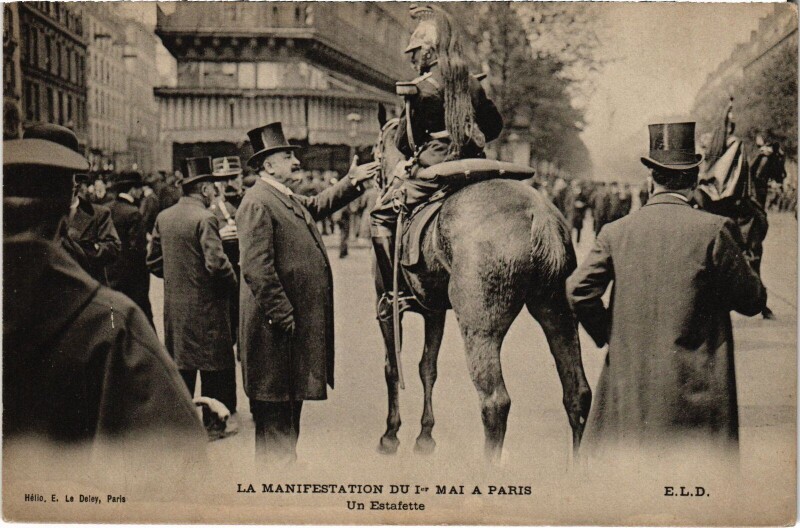 Carte postale ancienne Manifestation du 1er Mai Paris un Estafette