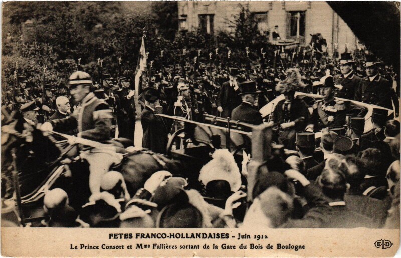 Carte postale ancienne Fêtes franco-hollandaises - Juin 1912 - Le Prince Consort et Mme Fallières sortant de la Gare du Bois de Boulogne à Paris 16e