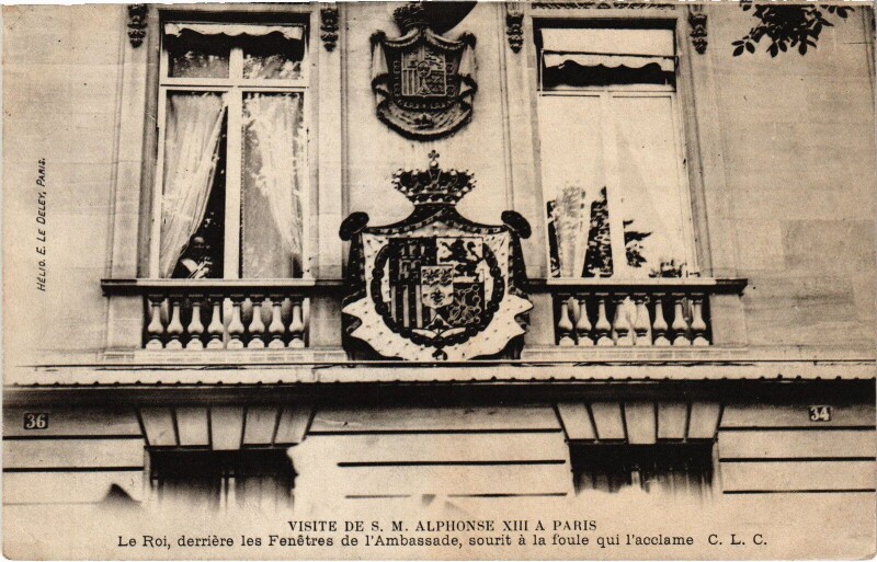 Carte postale ancienne Alphonse Xiii a Paris Dans l'Ambassade Spanish Royalty