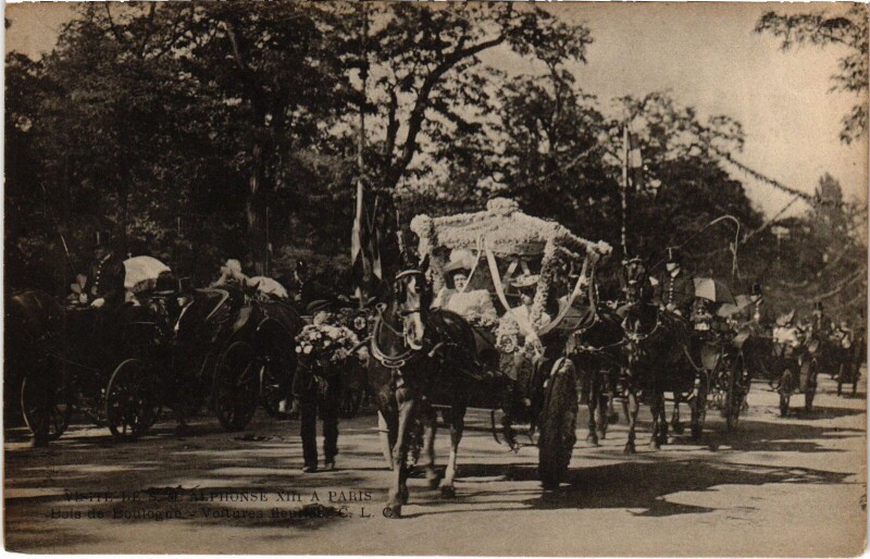 Carte postale ancienne Visite de Sa Majesté Alphonse XIII à Paris - Bois de Boulogne - Voitures fleuries à Paris 16e