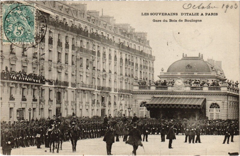 Carte postale ancienne Les Souverains d'Italie à Paris - Gare du Bois de Boulogne à Paris 16e