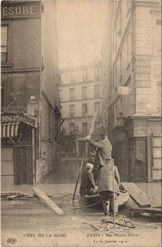 Carte postale ancienne Inondations 1910 Paris Rue maitre-Albert
