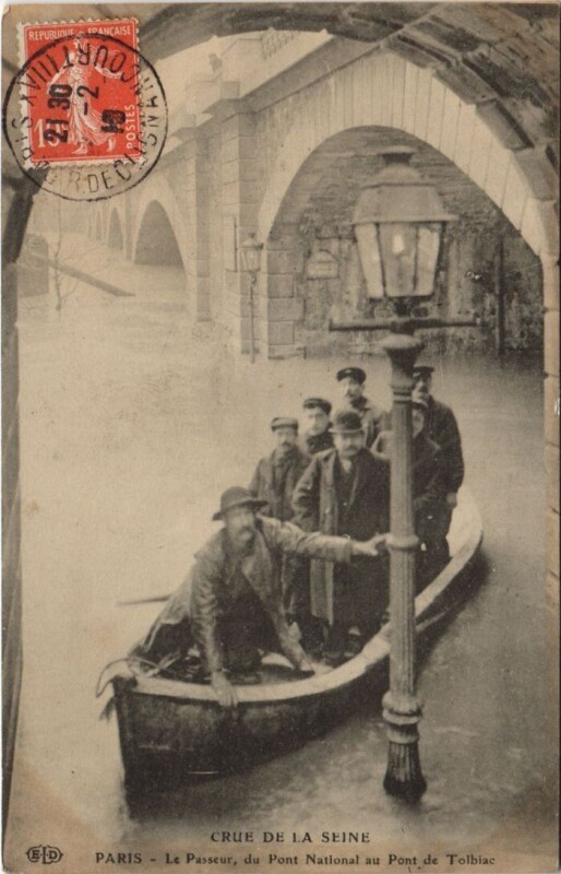 Carte postale ancienne Crue de la Seine - Le Passeur, du Pont National au Pont de Tolbiac à Paris 13e