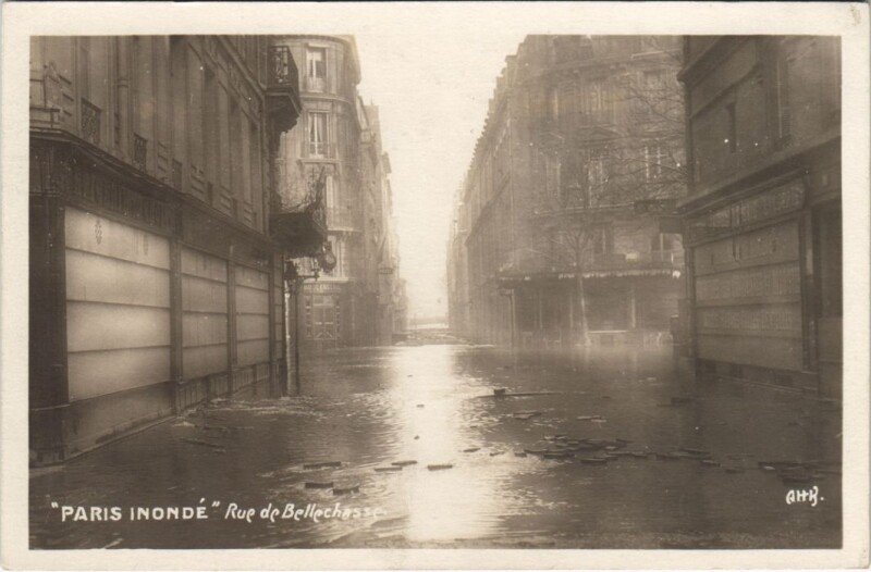 Carte postale ancienne Inondations 1910 Paris Rue de Bellechasse