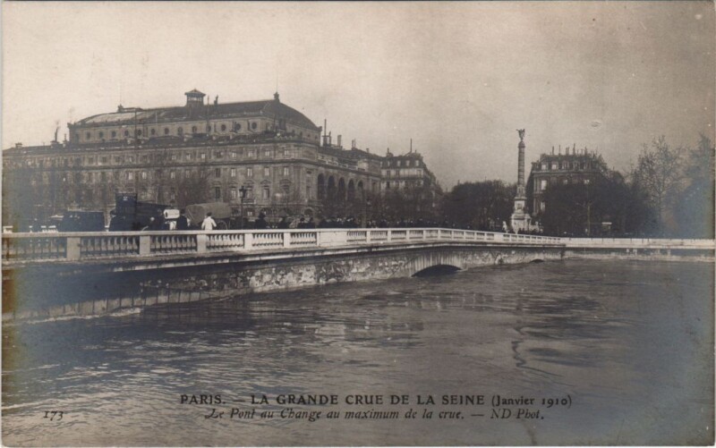 Carte postale ancienne Inondations 1910 Paris Pont au Change