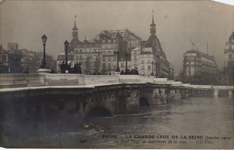 Carte postale ancienne Inondations 1910 Paris Le Pont-Neuf