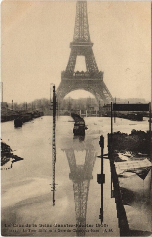 Carte postale ancienne Inondations 1910 Paris Tour Eiffel