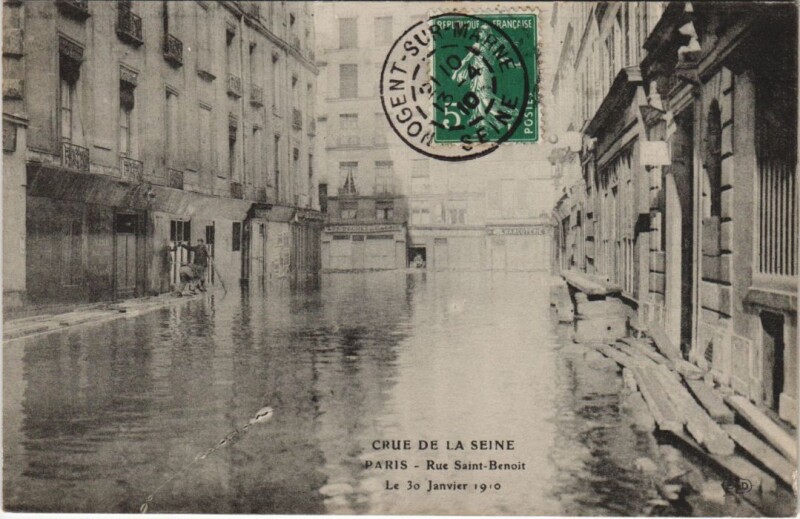 Carte postale ancienne Inondations 1910 Paris Rue Saint-benoit