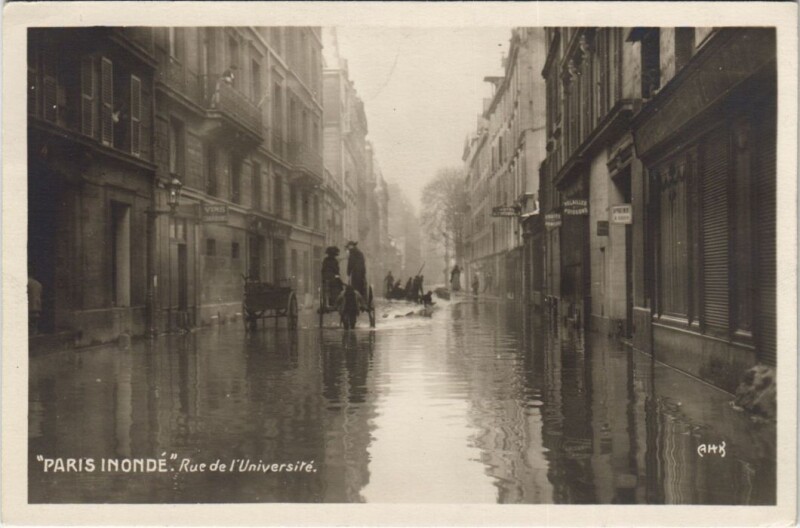 Carte postale ancienne Inondations 1910 Paris Rue de l'universite