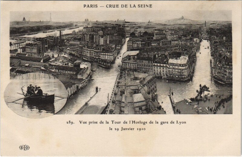 Carte postale ancienne Crue de la Seine - Vue prise de la Tour de l'Horloge de la gare de Lyon - le 29 Janvier 1910 à Paris 12e