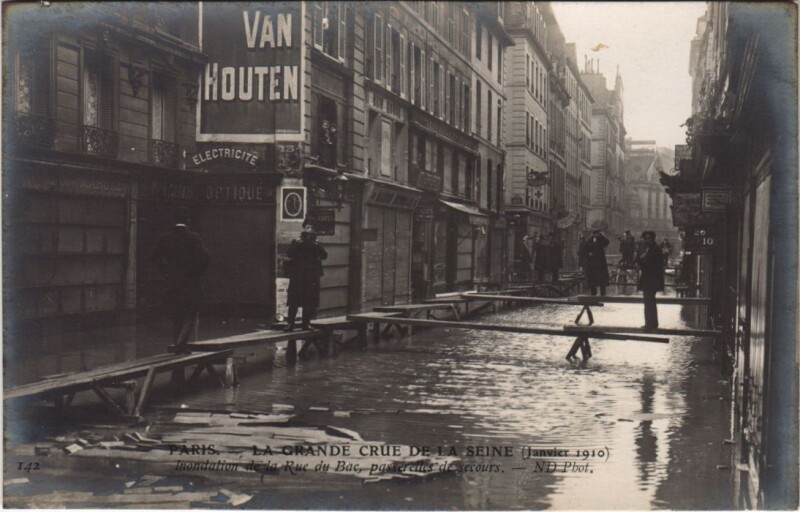 Carte postale ancienne Inondations 1910 Paris Rue du bac