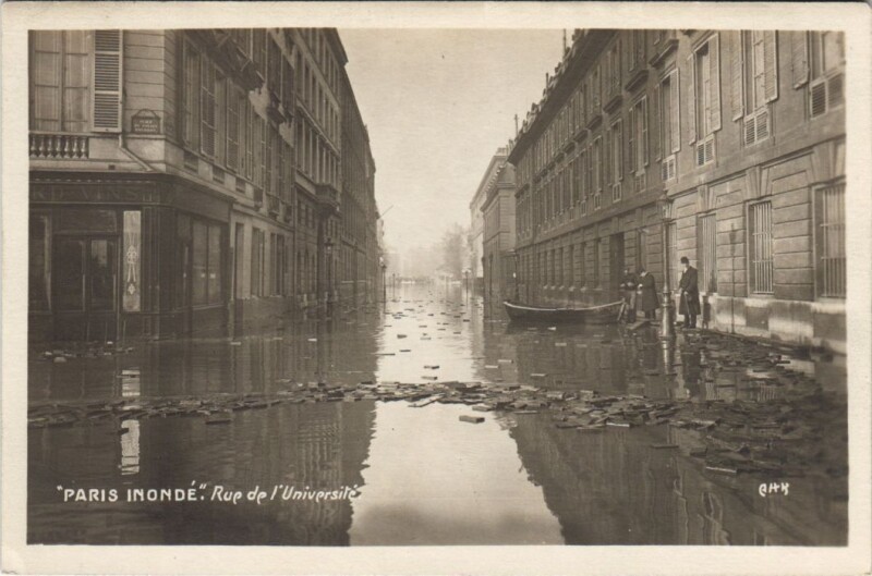 Carte postale ancienne Inondations 1910 Paris Rue de l'Universite