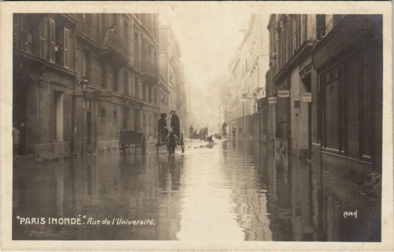 Carte postale ancienne Inondations 1910 Paris Rue de l'Universite