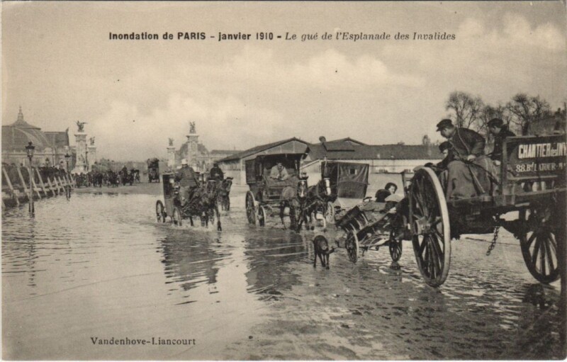 Carte postale ancienne Inondations 1910 Paris Esplanade des Invalides la Gue