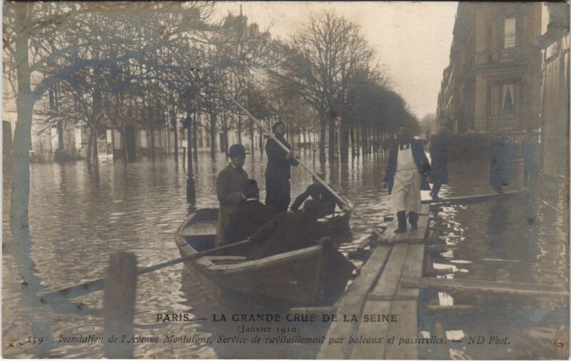Carte postale ancienne Inondations 1910 Paris Avenue Montaigne