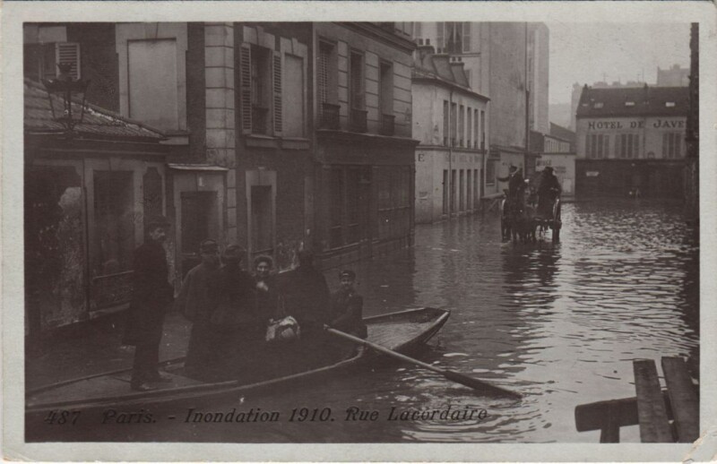 Carte postale ancienne Inondations 1910 - Rue Lacordaire à Paris 15e