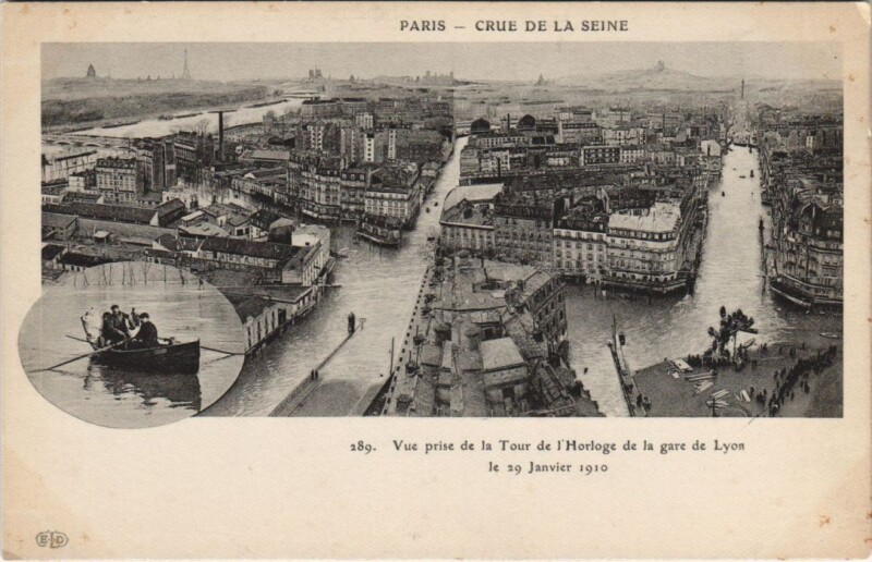 Carte postale ancienne Crue de la Seine - Vue prise de la Tour de l'Horloge de la gare de Lyon - le 29 Janvier 1910 à Paris 12e