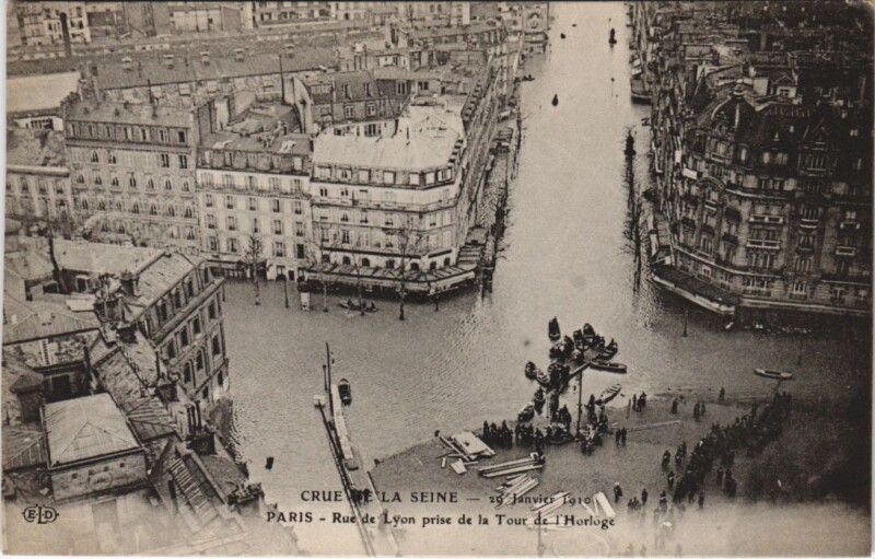 Carte postale ancienne Crue de la Seine - 29 Janvier 1910 - Rue de Lyon prise de la Tour de l'Horloge à Paris 12e