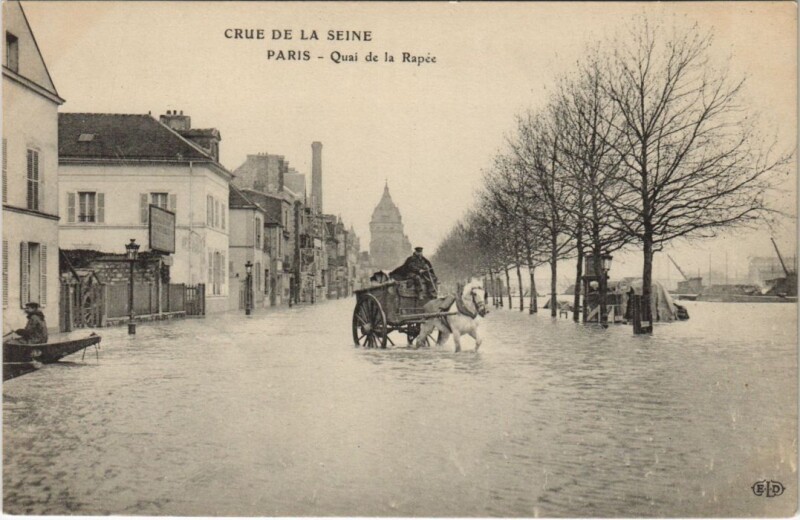 Carte postale ancienne Crue de la Seine - Quai de la Rapée à Paris 4e