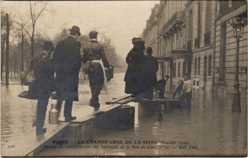 Carte postale ancienne Inondations 1910 Paris Rue de Constantine